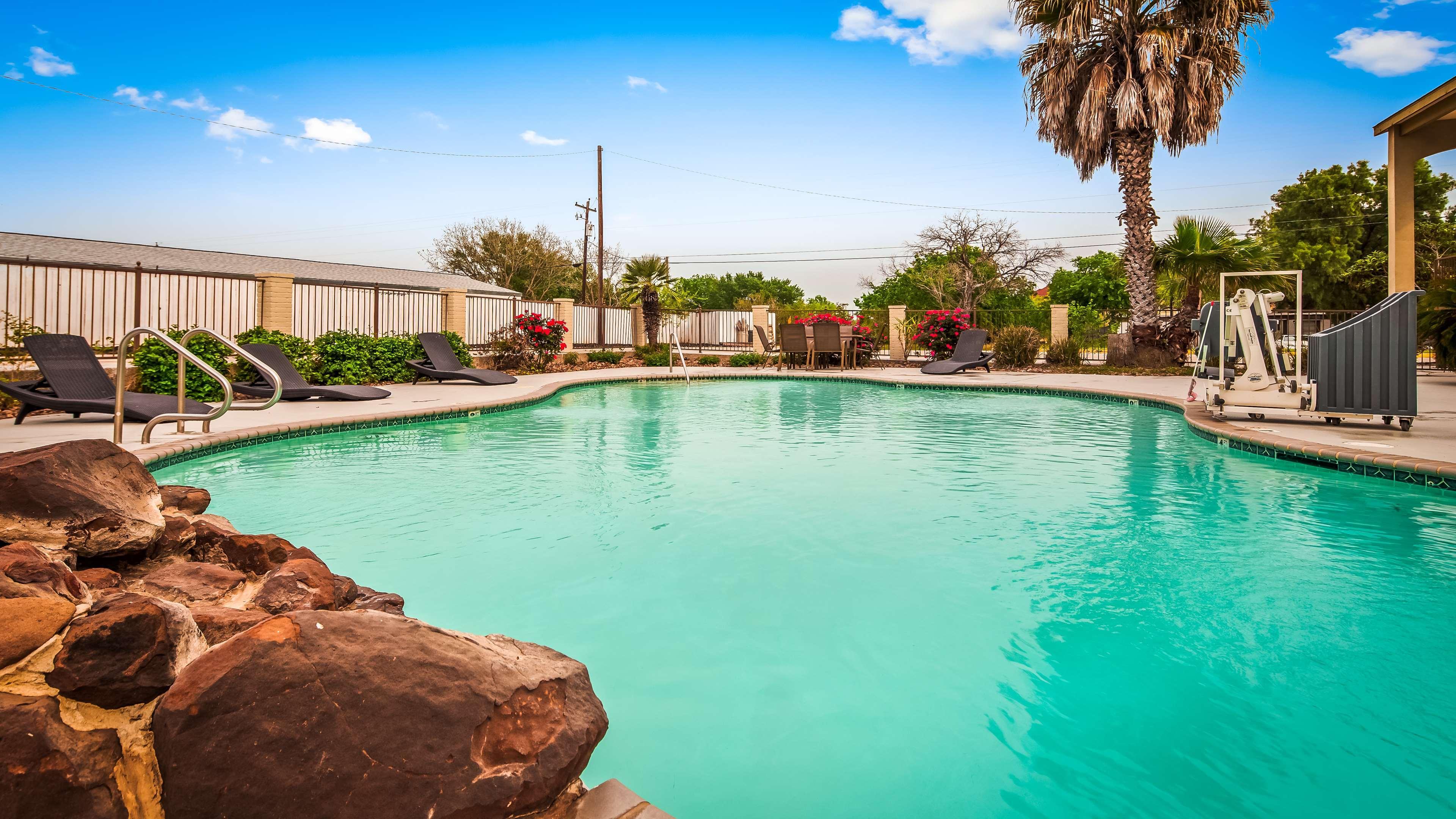 Surestay Hotel By Best Western Floresville Exterior foto