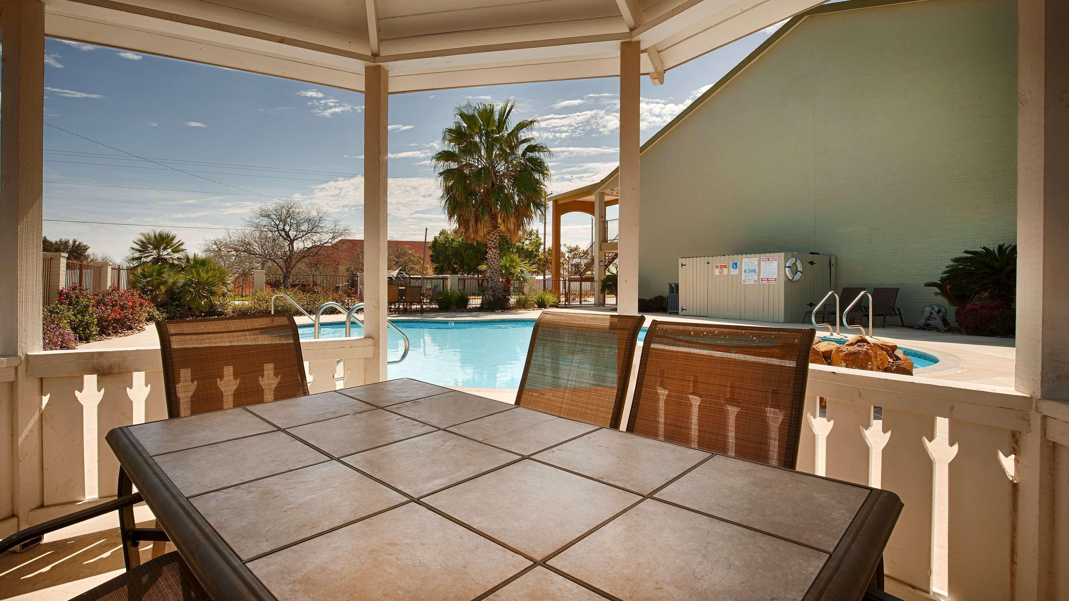 Surestay Hotel By Best Western Floresville Exterior foto